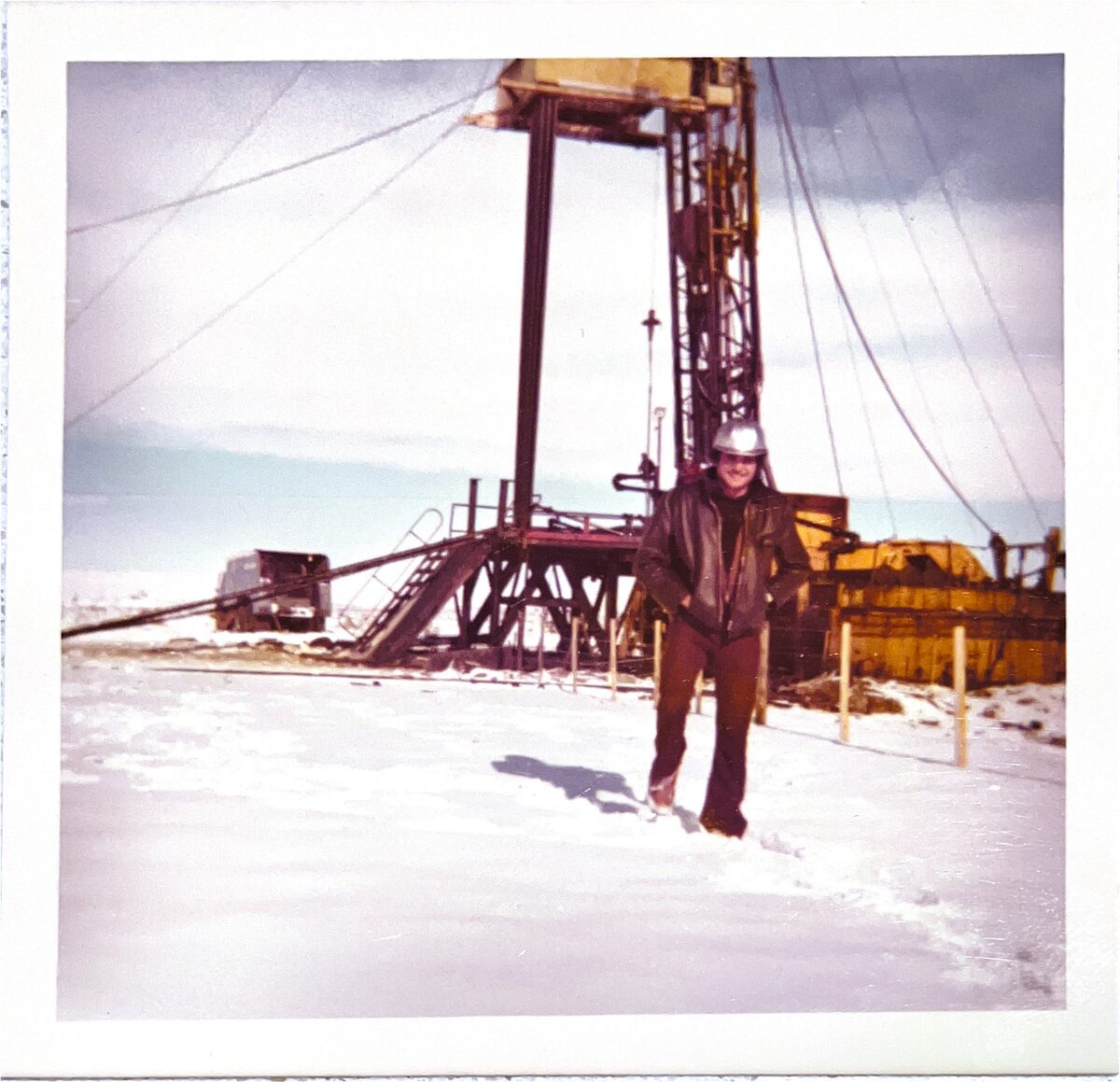 Juan José Gilberto en un yacimiento petrolero, años trabajando en el sector