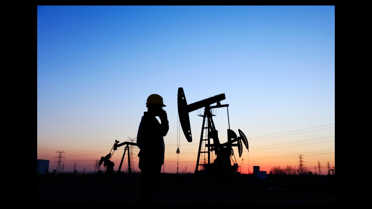 Torre de perforación petrolera en Vaca Muerta